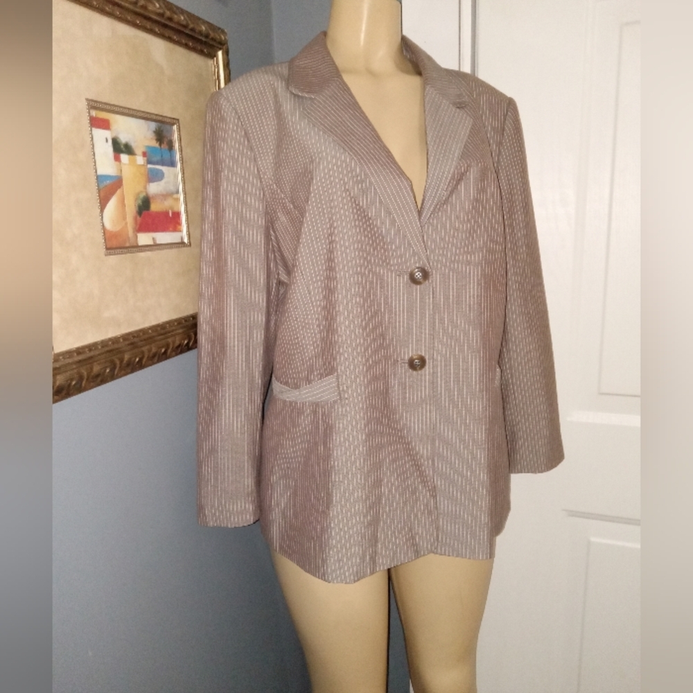 TAHARI 2 BUTTON CLOSURE JACKET SZ 18